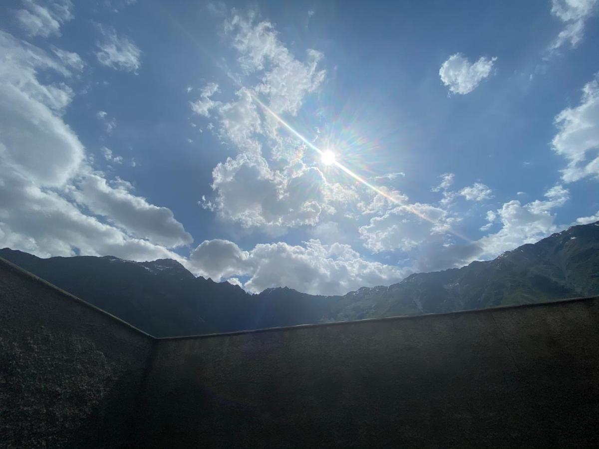 Uptown Boutique Kazbegi Hotell Exteriör bild